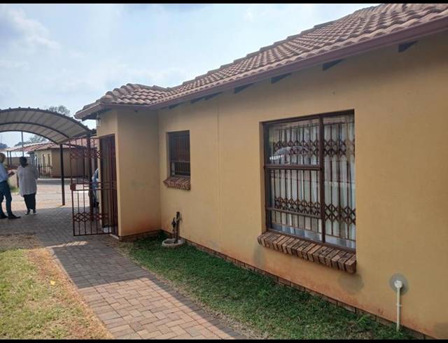 2 BEDROOM TOWNHOUSE FOR SALE IN HEATHERVIEW